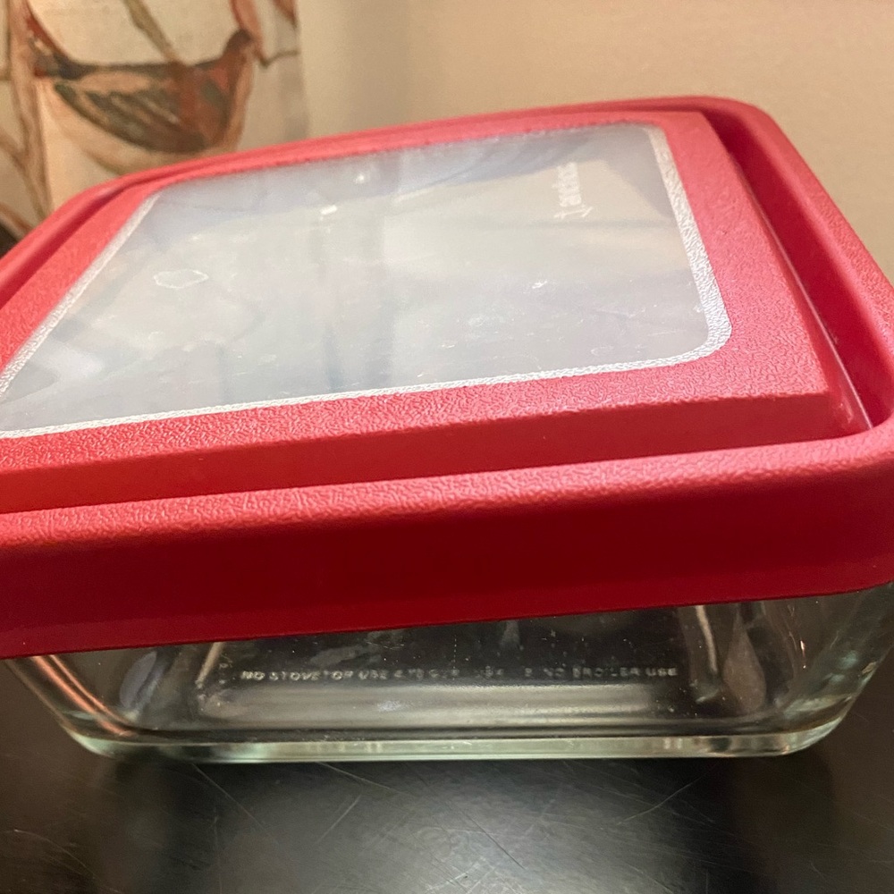 Anchor hocking red Glass Food Storage Container with Airtight Lid